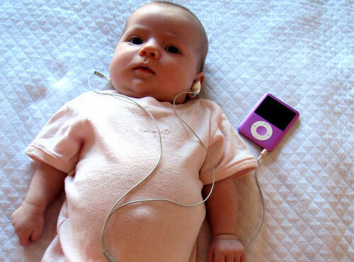 baby with ipod