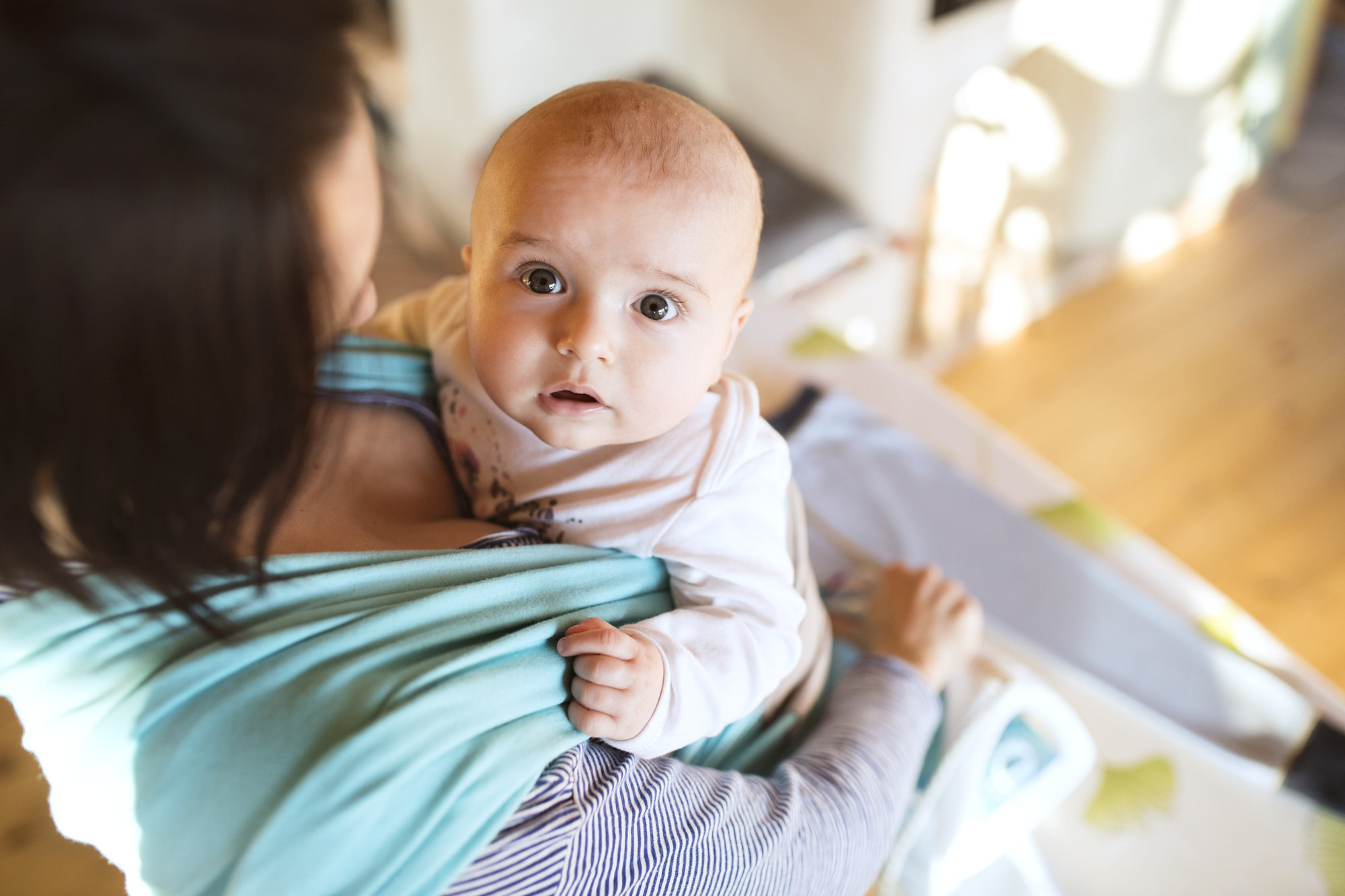 experts warn against baby carriers
