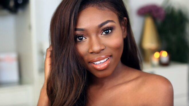 Woman wearing light bronzy makeup
