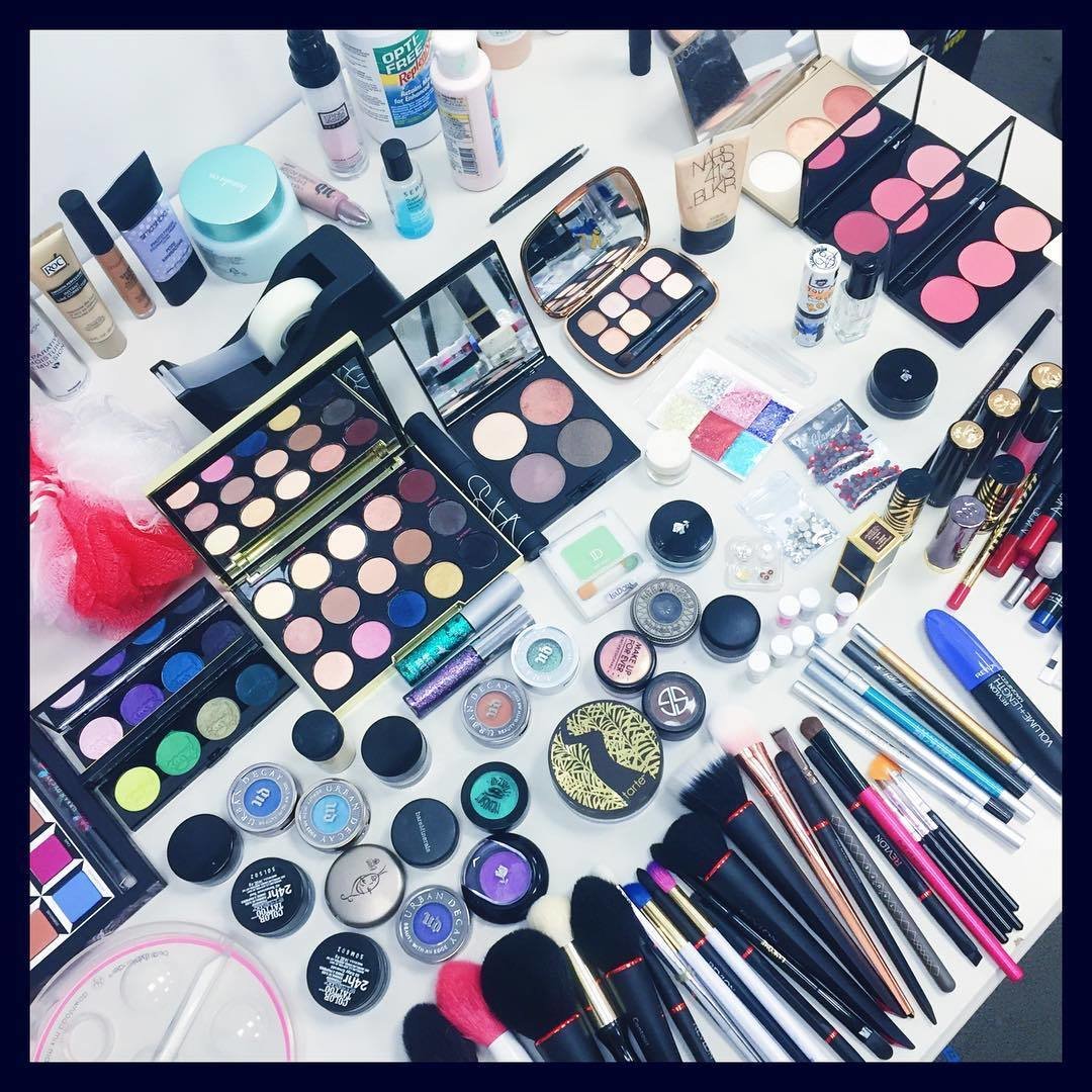 alle connell makeup