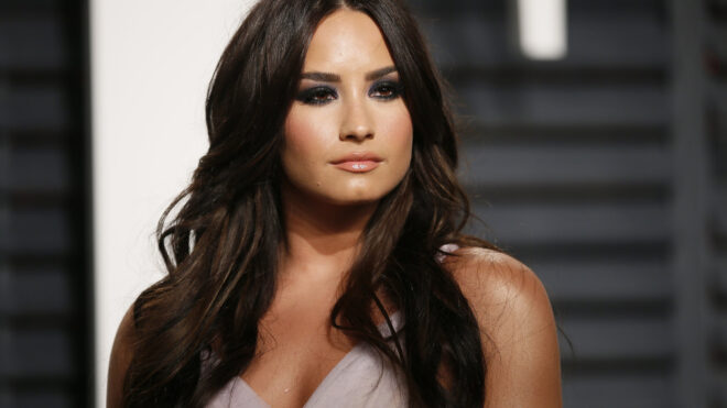 demi lovato stretch marks