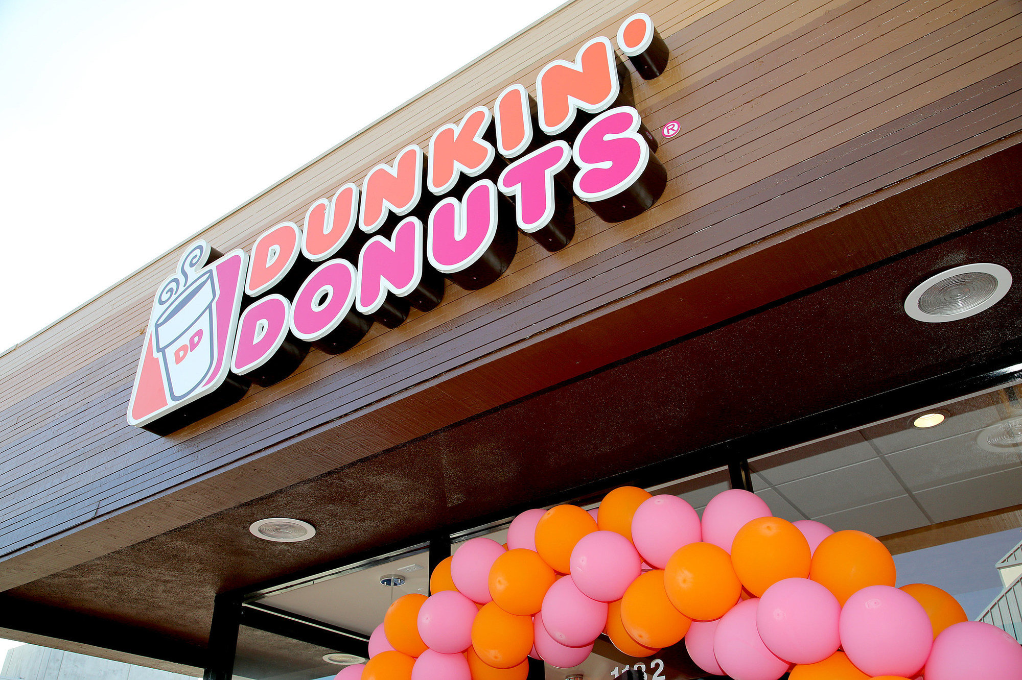 dunkin donuts storefront