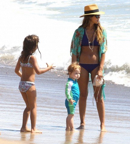 10 Celebrity Moms Flaunt Their Killer Bikini Bodies  PHOTOS  - 42