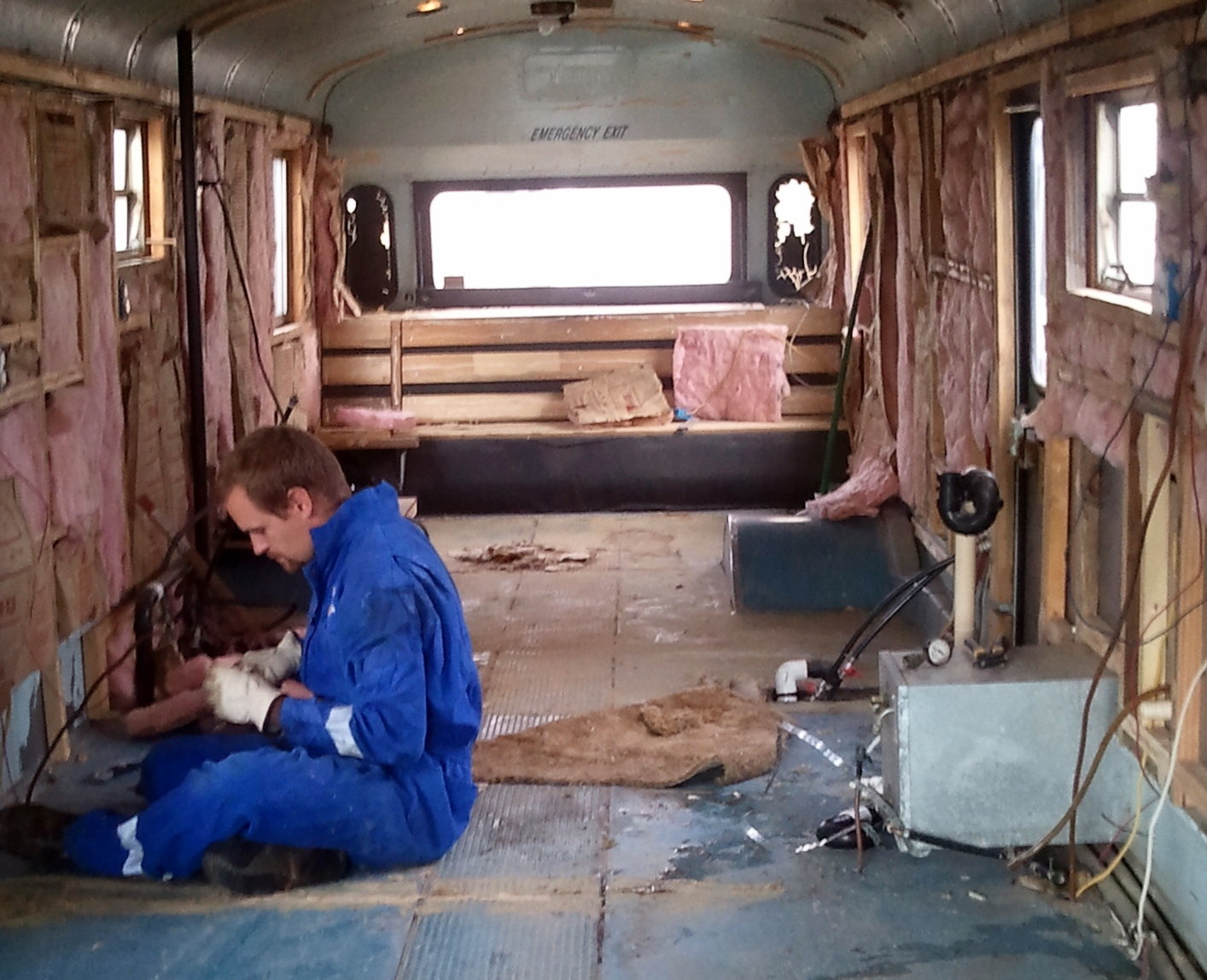 Renovated School Bus Becomes Home for Family of 6  PHOTOS  - 42