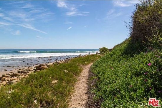 Cindy Crawford s Sexy   Serene Oceanfront Malibu Home Is for Sale  PHOTOS  - 36