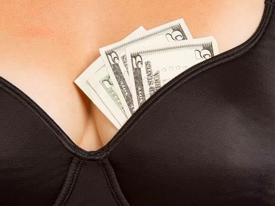 12 Women Share the Incredible Perks of Having Large Breasts - 15