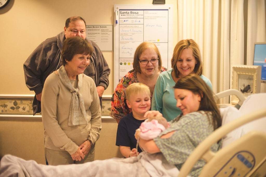 Breathtaking Photos Capture Rainbow Baby Birth 1 Year After Heartbreaking Loss - 9