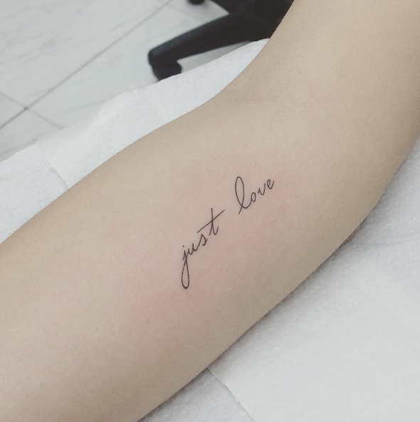 40 Heartfelt Tattoos That Make Us Want to Fall in Love - 35