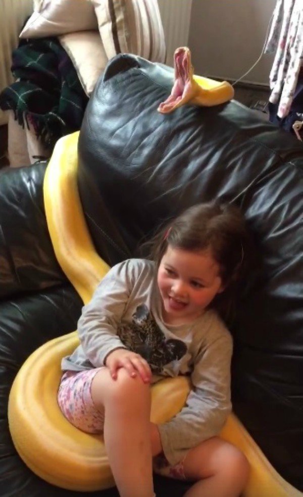 This Little Girl Has a 12 Foot Long Pet Python   the Internet Is Freaking Out - 10