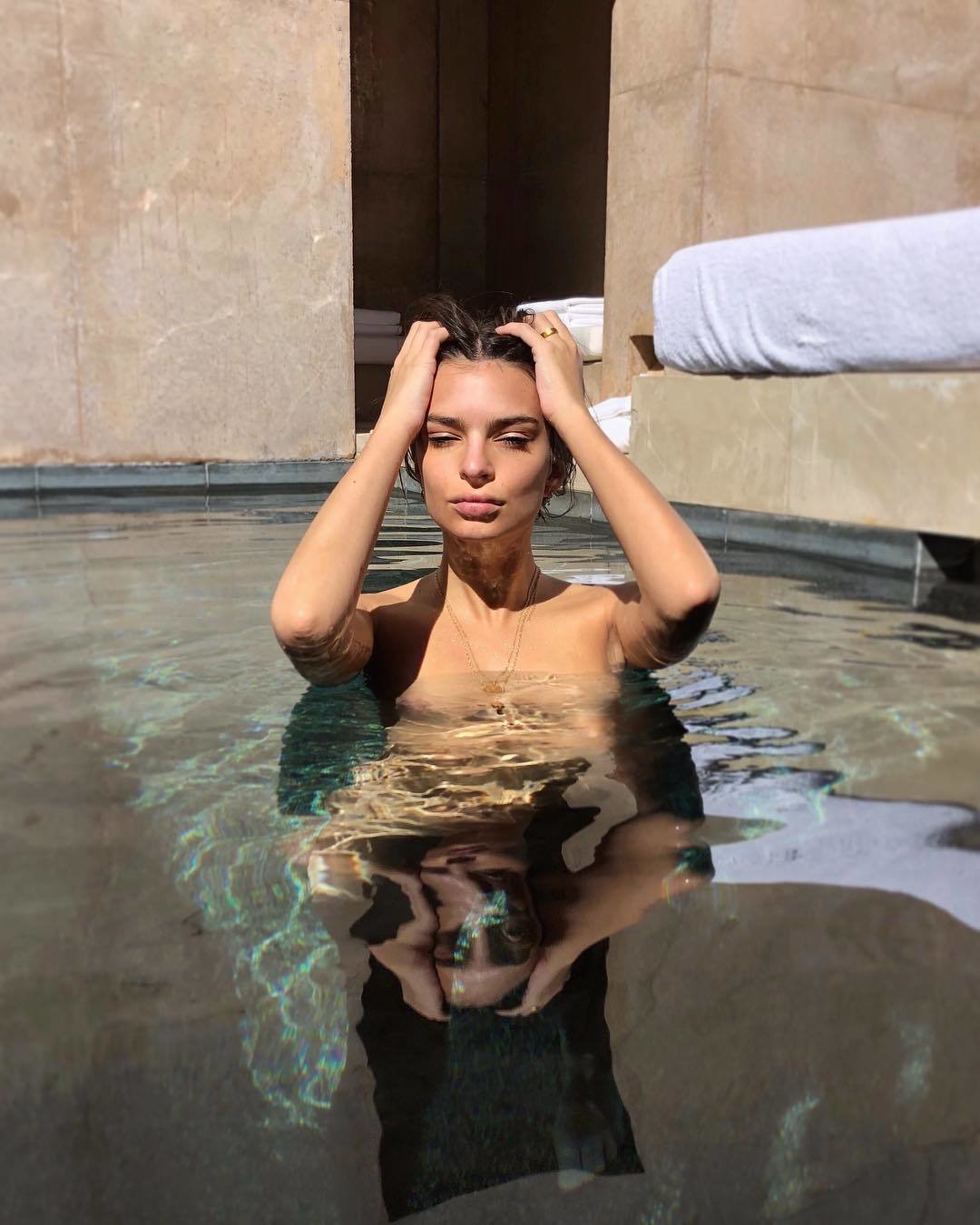 56 of Emily Ratajkowski s most naked Instagrams - 30