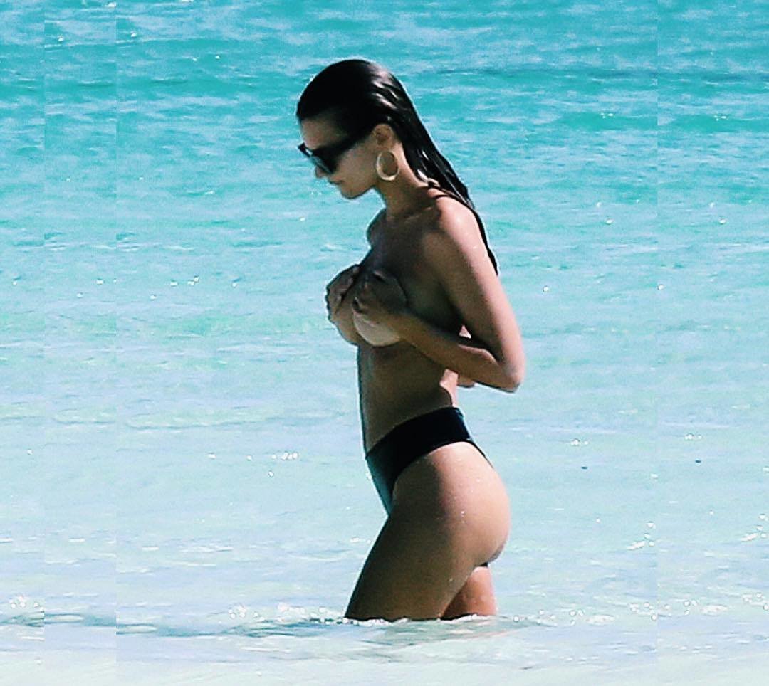 56 of Emily Ratajkowski s most naked Instagrams - 95