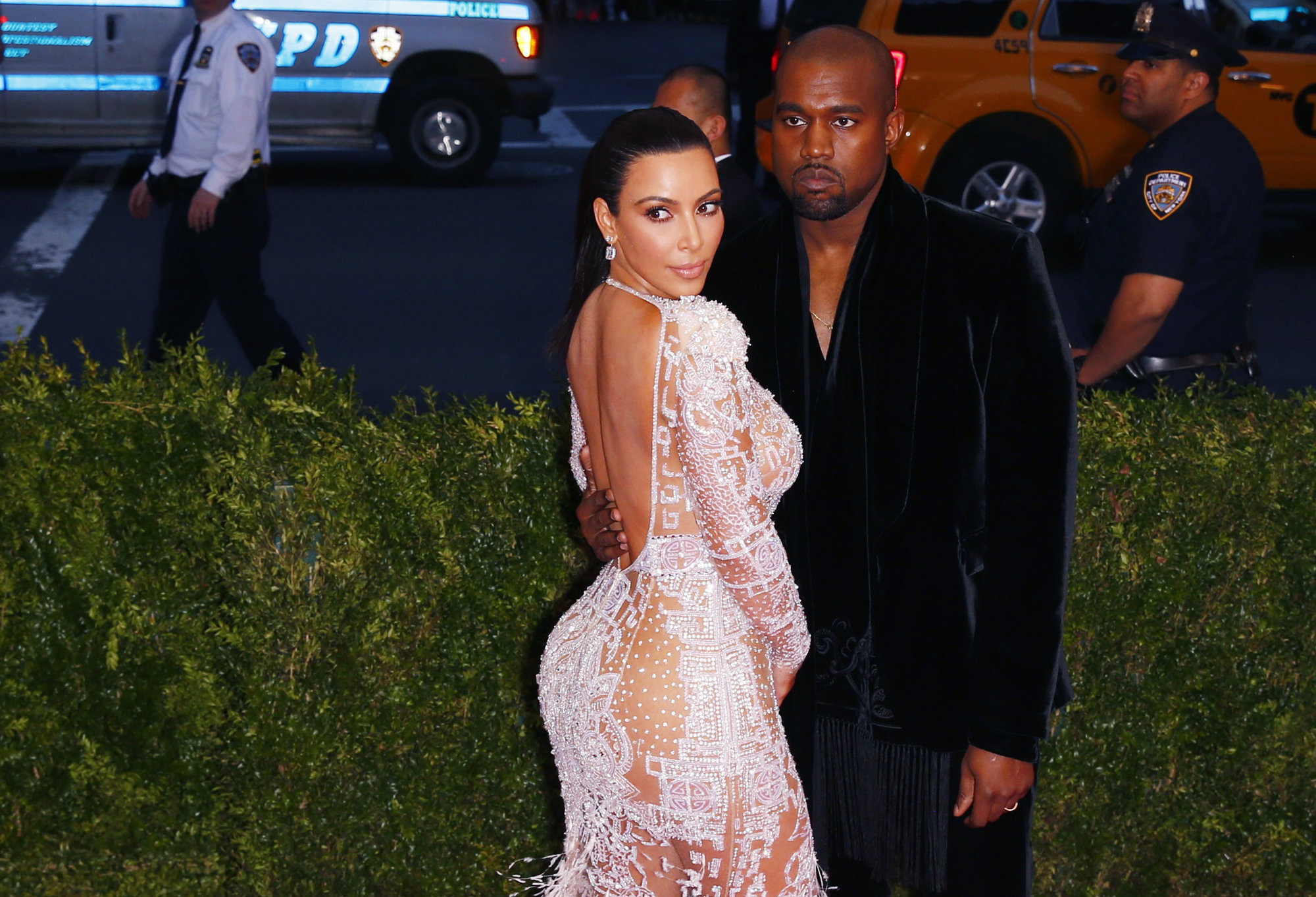 Kim Kardashian just gave the measurements of her famous ass - 56