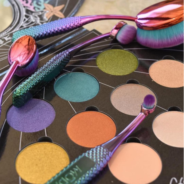 15 photos that prove holographic makeup isn t real - 31