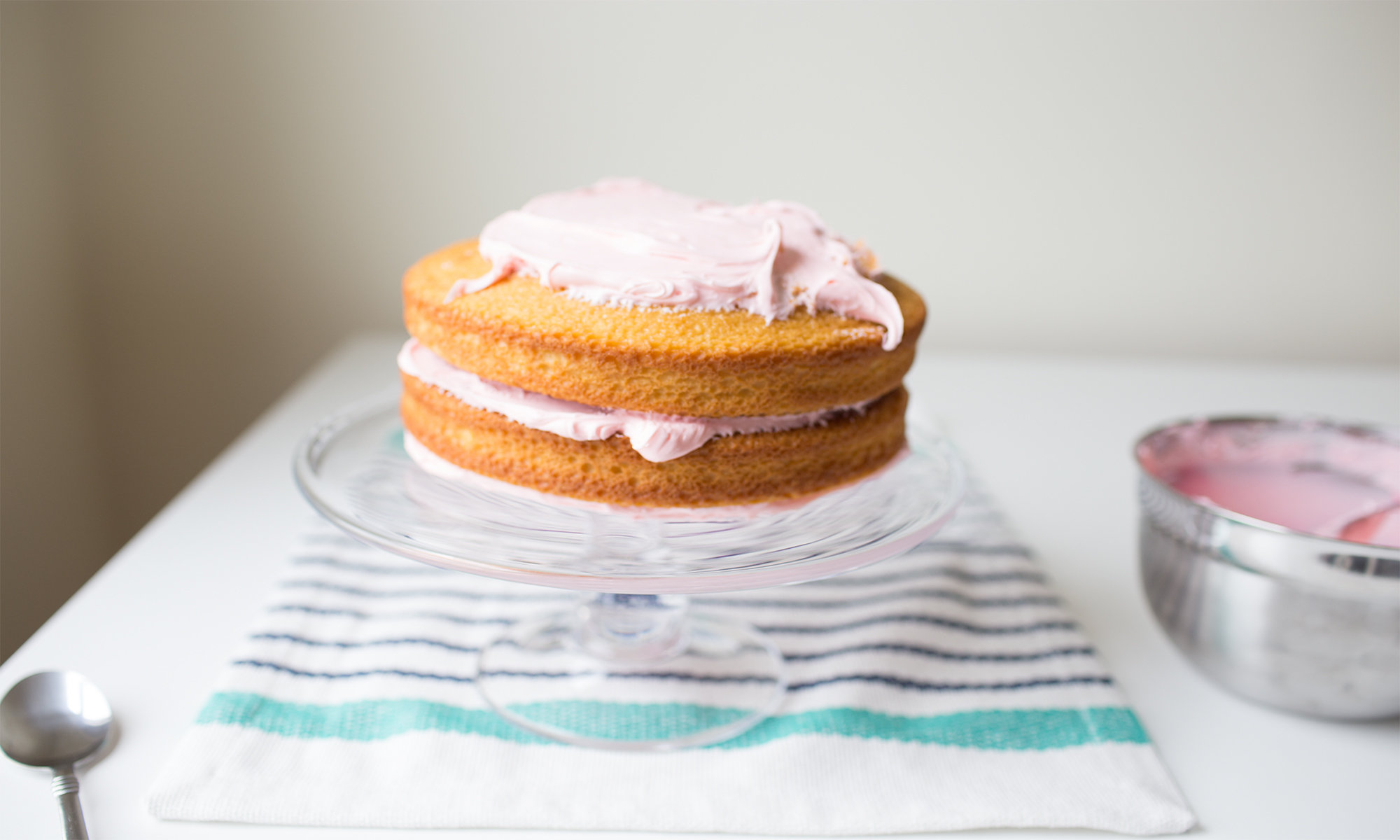 icing a cake