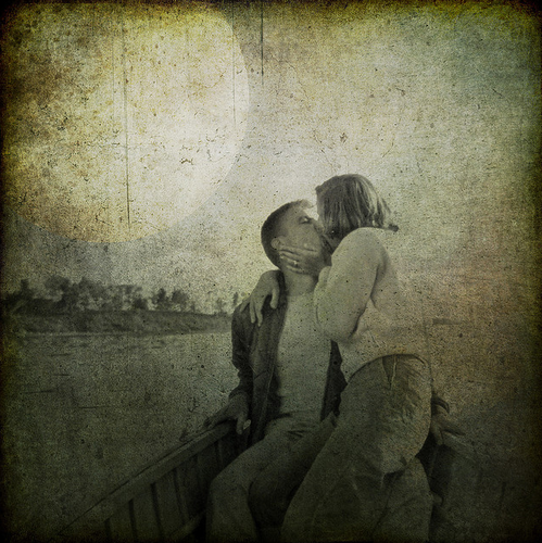 couple kissing