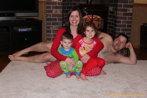 Naked Family Christmas Cards Are Never a Good Idea - 90