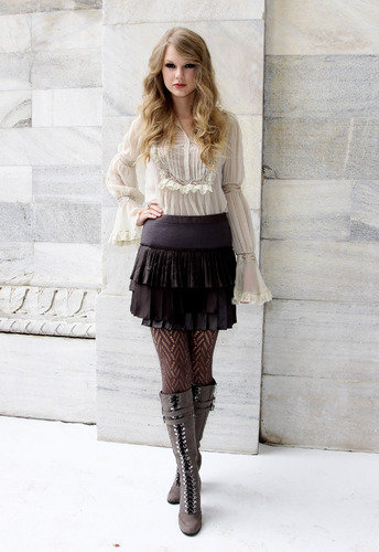Taylor Swift gray tights boots