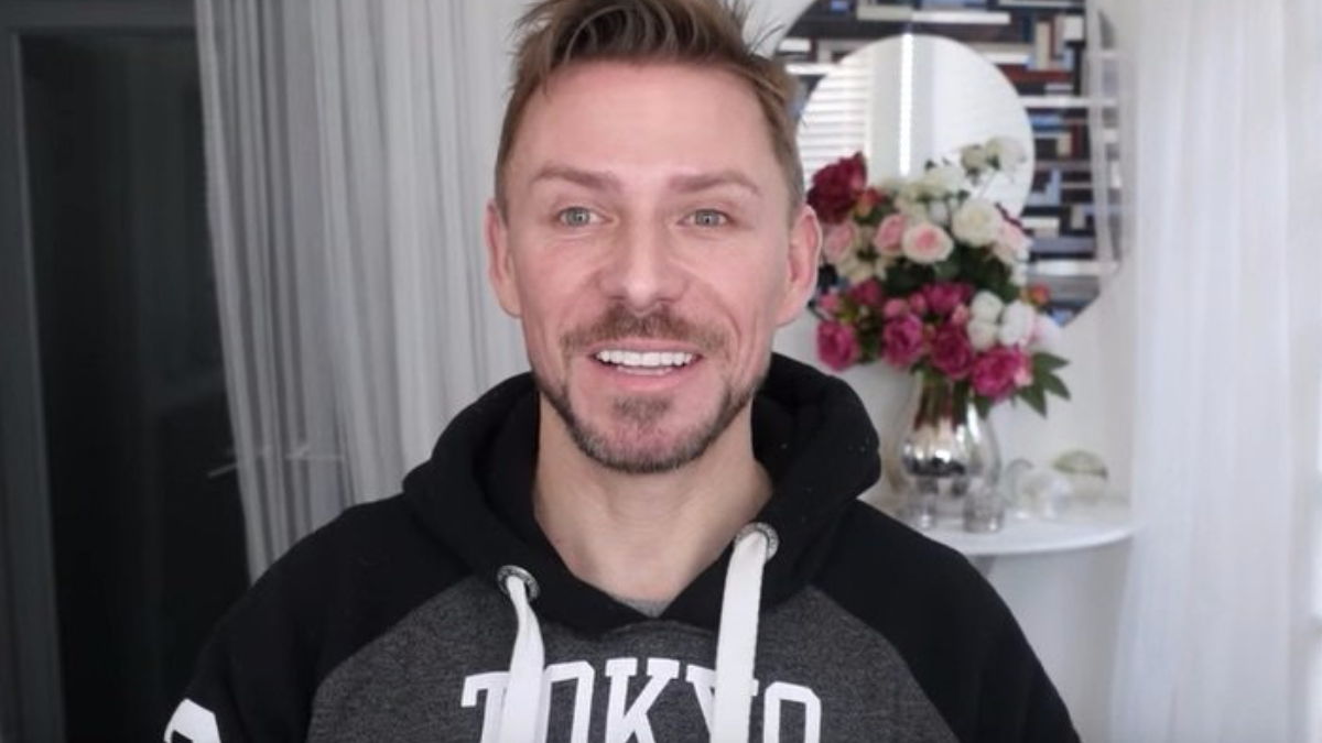 10 online beauty gurus with their own makeup collections — Project Vanity, image size:1200x675