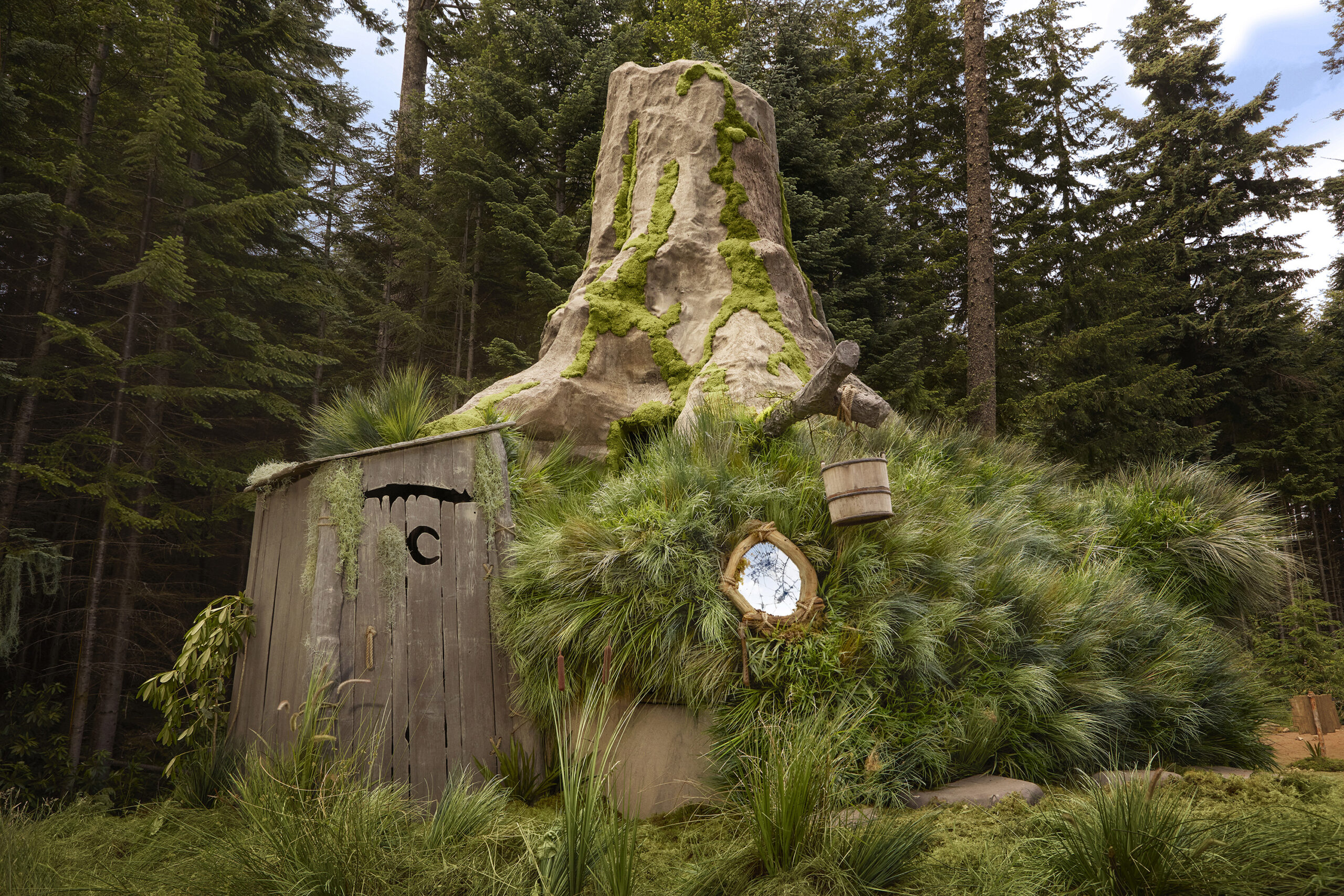 03_-_Shrek_Airbnb_-_Outhouse_-_Credit_Alix_McIntosh.jpg