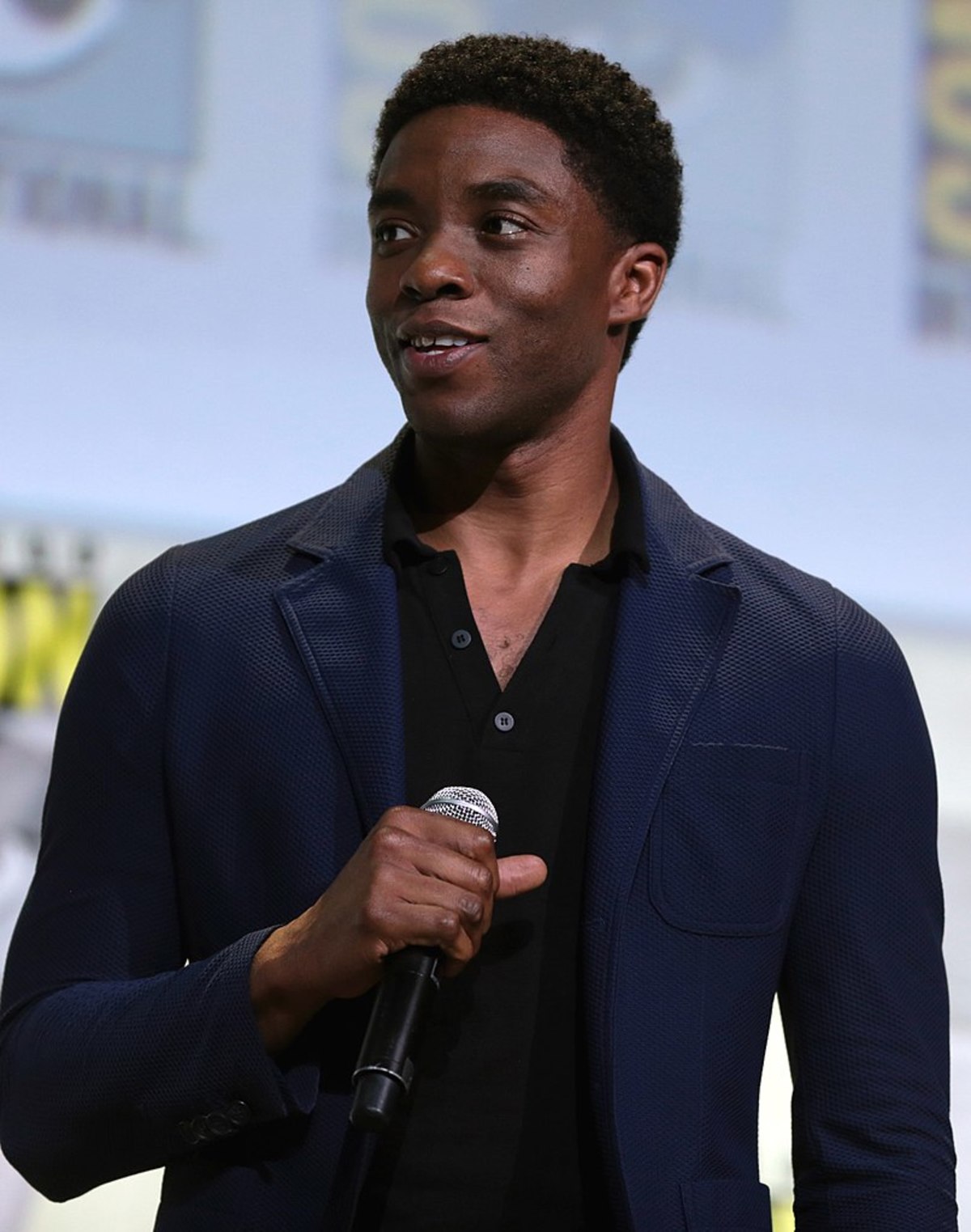 806px-Chadwick_Boseman_by_Gage_Skidmore.jpg