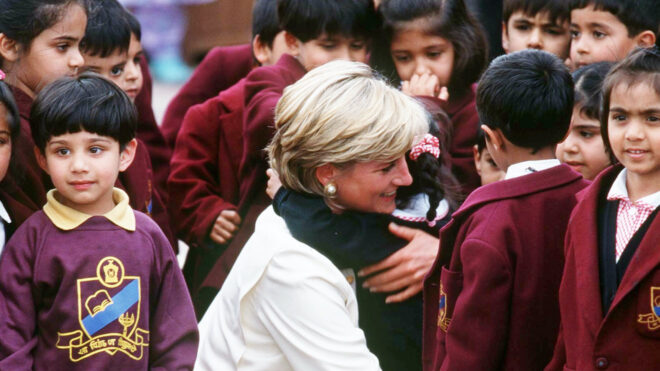 Princess Diana hug 2176 feature image