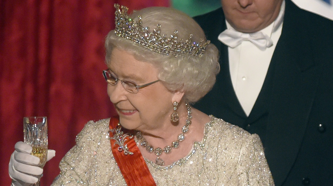 Queen Elizabeth II On Official Visit In Paris : Day 2