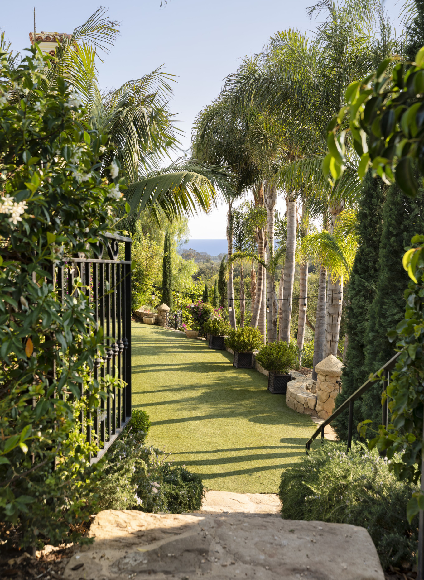 Grounds_2.jpg