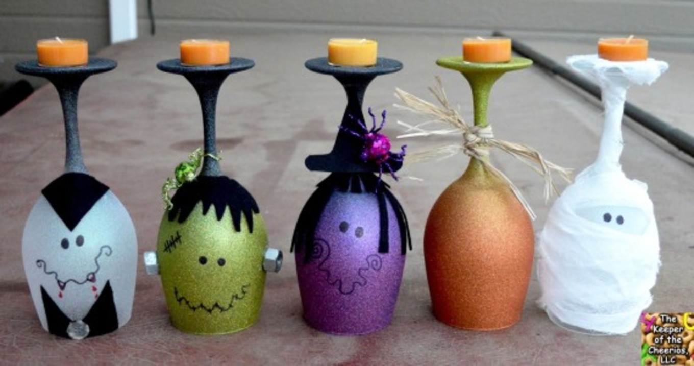 HALLOWEEN-WINE-GLASSES-e1451617762227.jpg