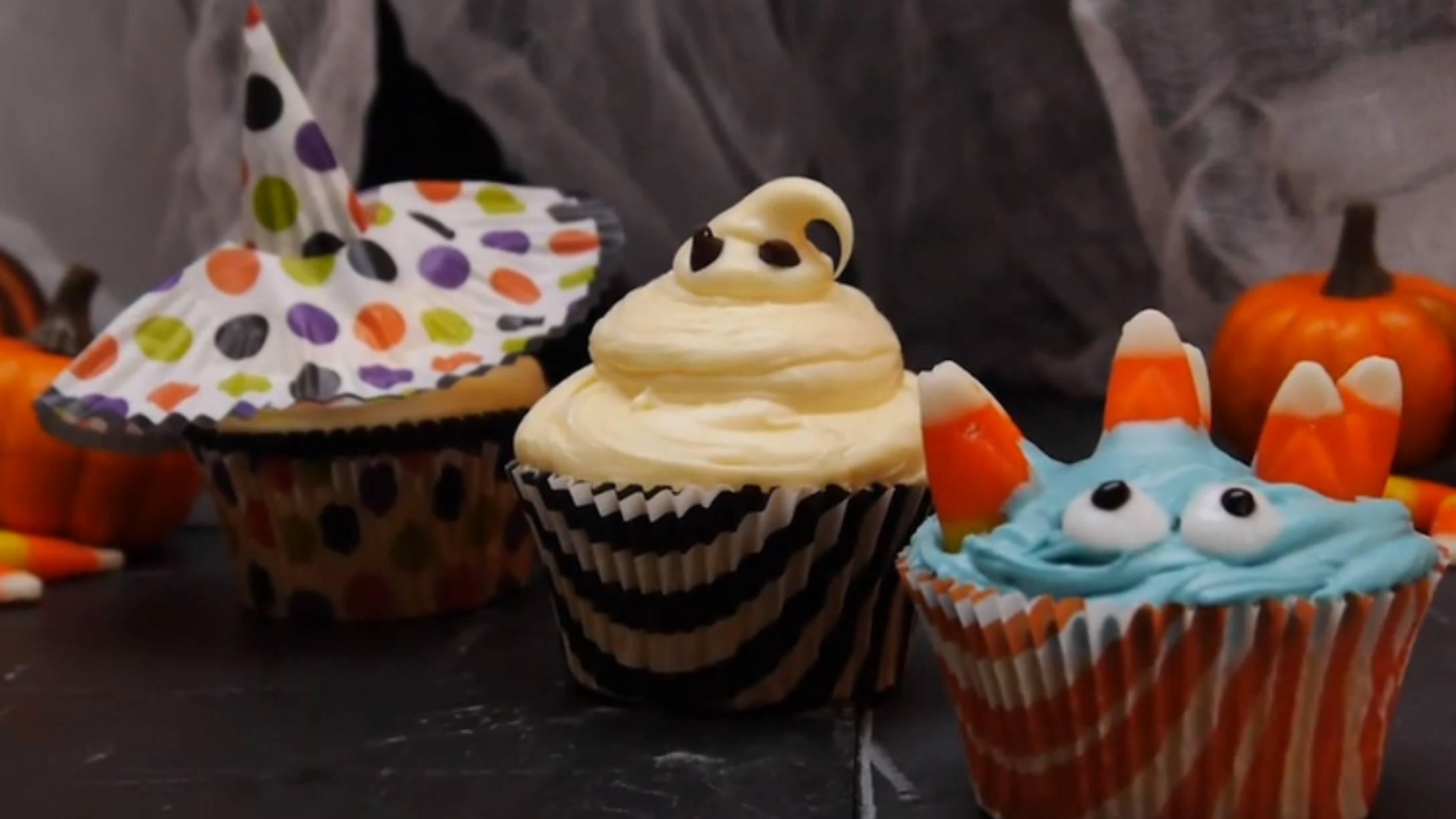 Halloween-Cupcakes-In-3-Different-Ways (1)