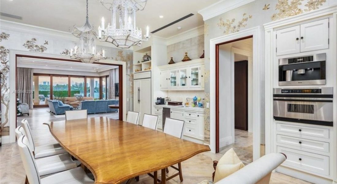 Jennifer_Lopez_and_Alex_Rodriguez_home_dining.jpg