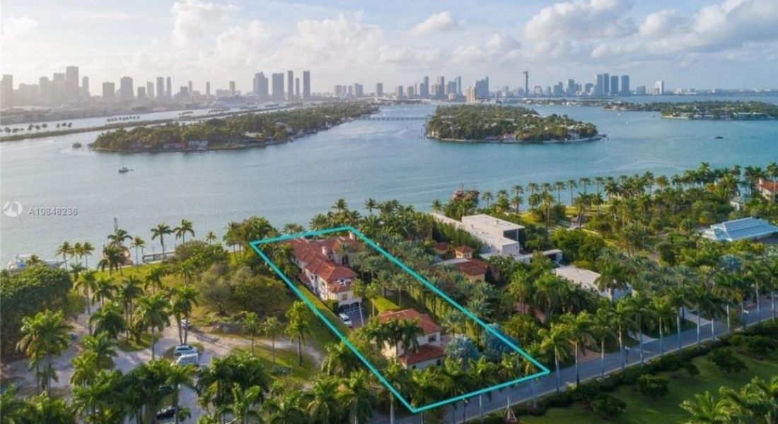 Jennifer_Lopez_and_Alex_Rodriguez_home_land.jpg