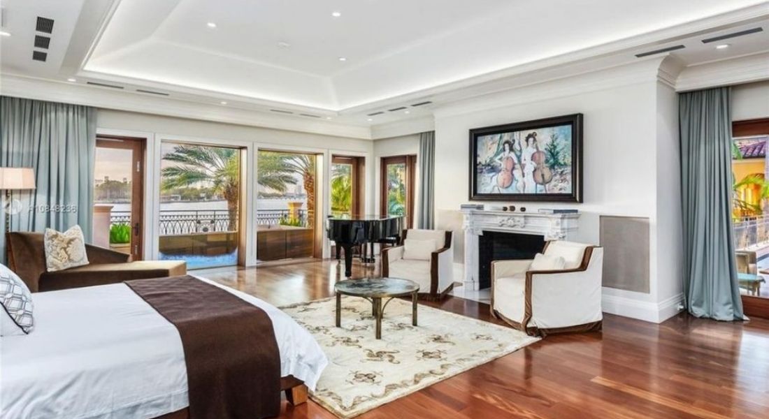 Jennifer_Lopez_and_Alex_Rodriguez_home_master_room.jpg