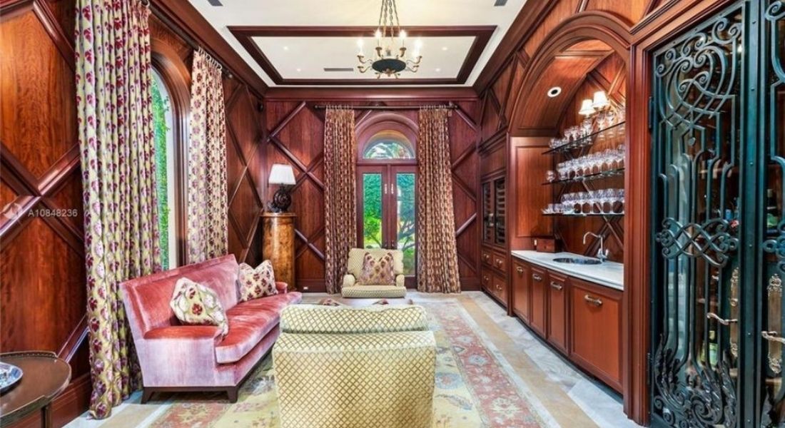 Jennifer_Lopez_and_Alex_Rodriguez_home_wine_room.jpg
