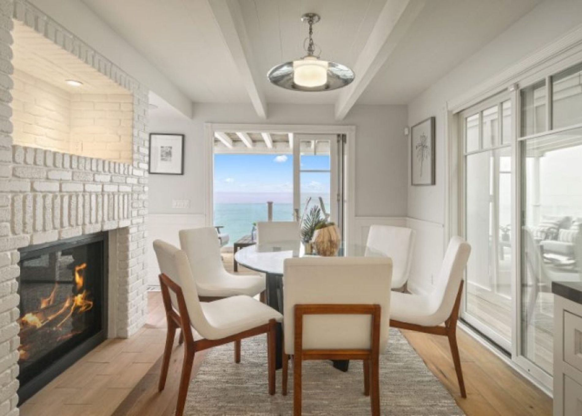 Judy_Garland_dining_room.jpg
