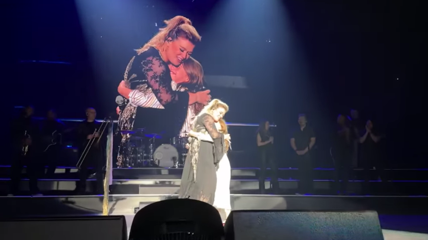 Kelly_Clarkson_River_Rose_Vegas-1.png