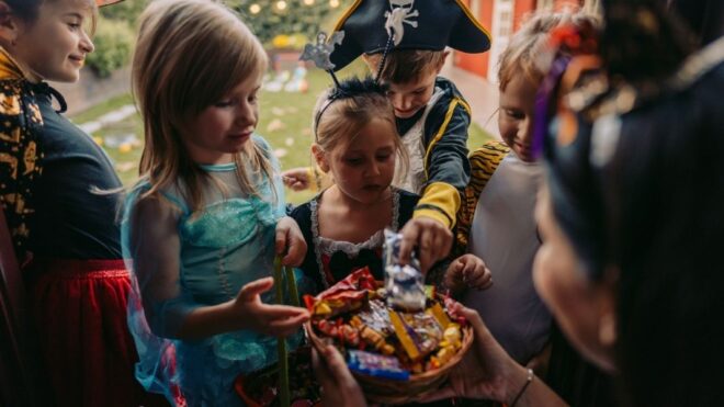 LA Bans Trick or Treating (1)
