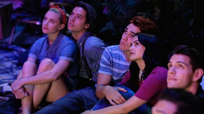 Cole-Sprouse-Lili-Reinhart-Camila Mendes-KJ-Apa-Charles-Melton-Casey-Cott-Riverdale-2017