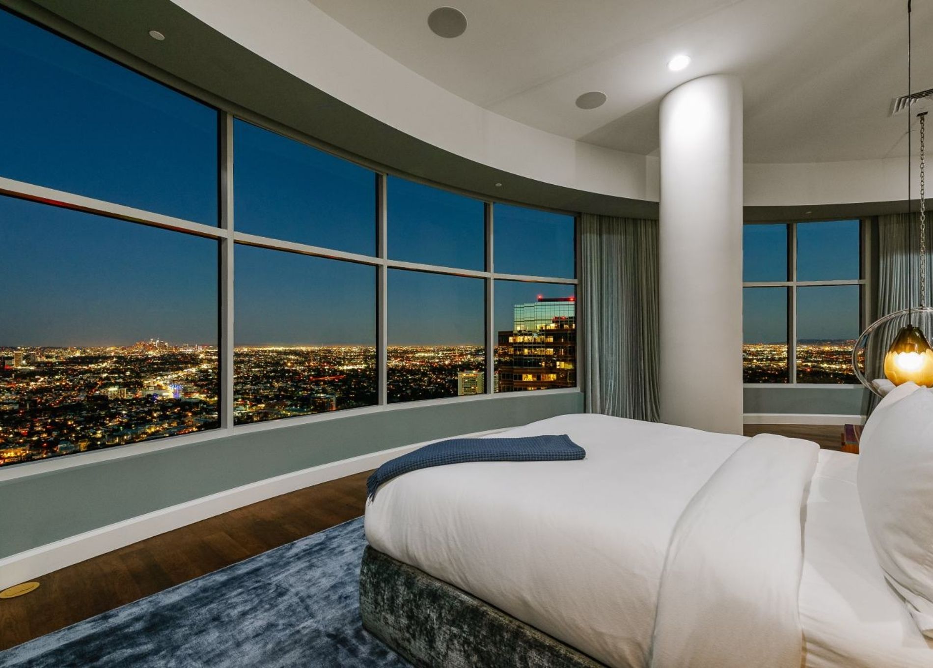 Matthew_Perry_sells_Century_City_penthouse__1.jpg