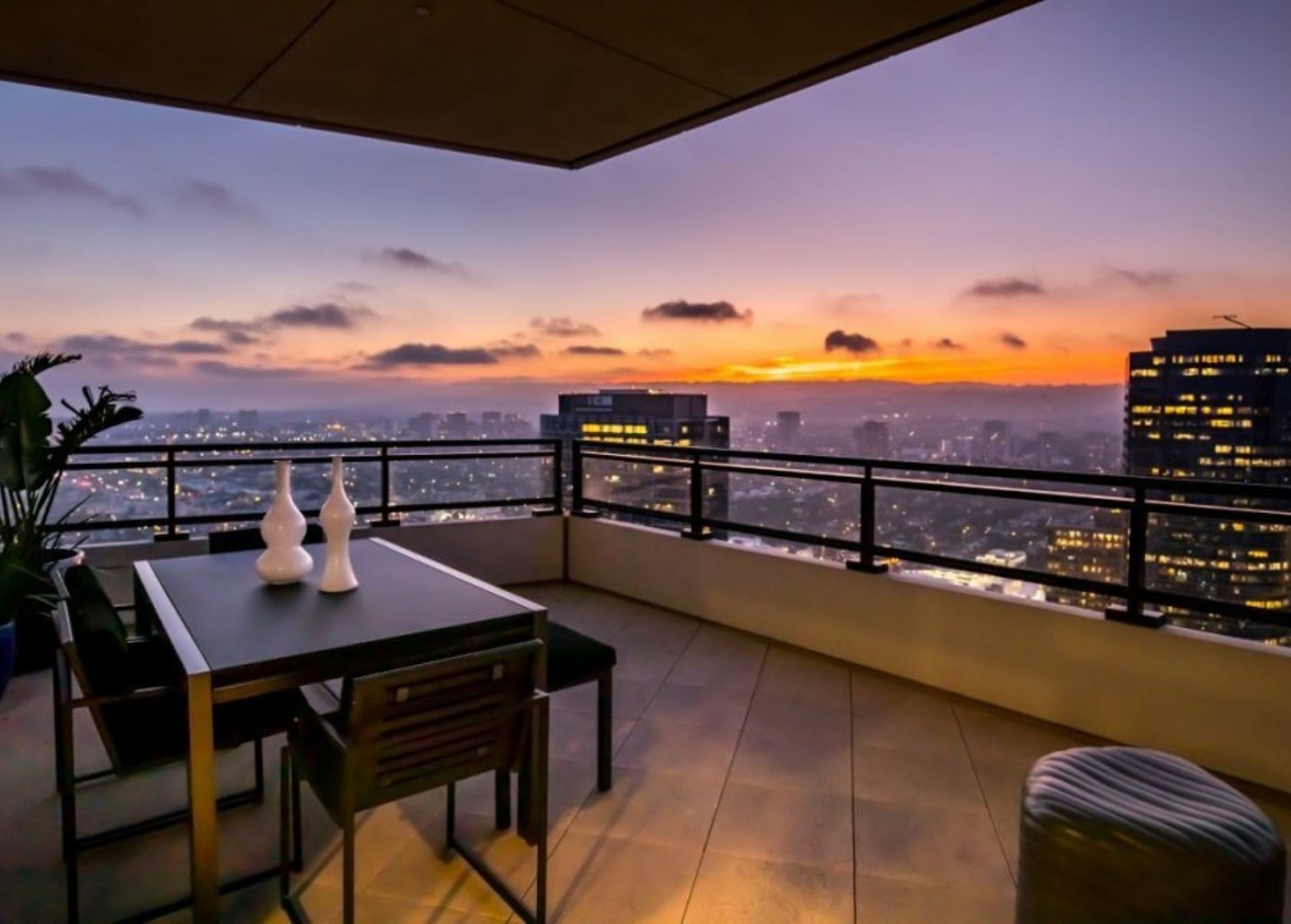 Matthew_Perry_sells_Century_City_penthouse__8.jpg