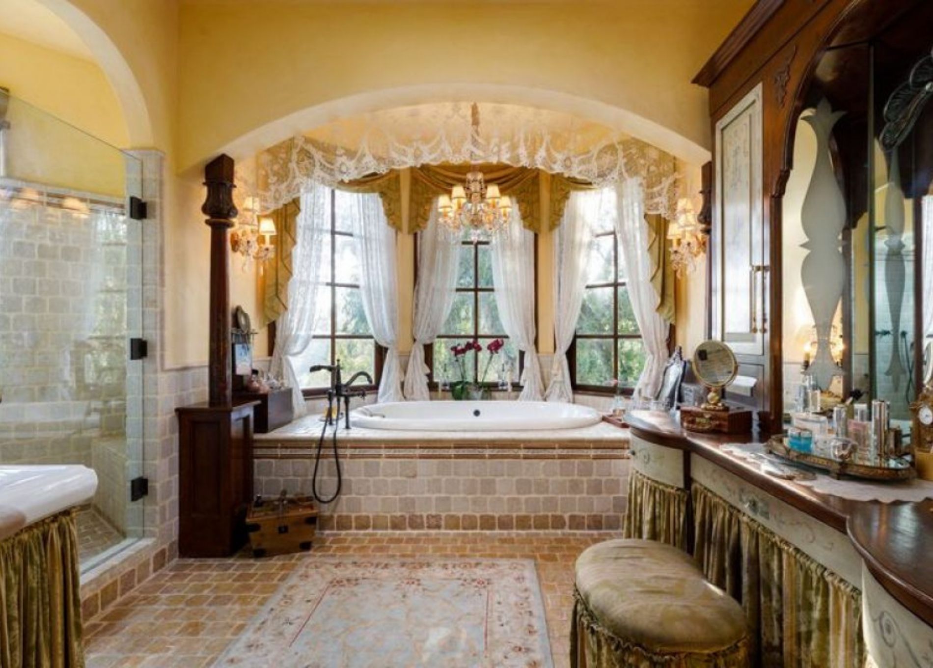 Priscilla_Presley_home_bath-1.jpg