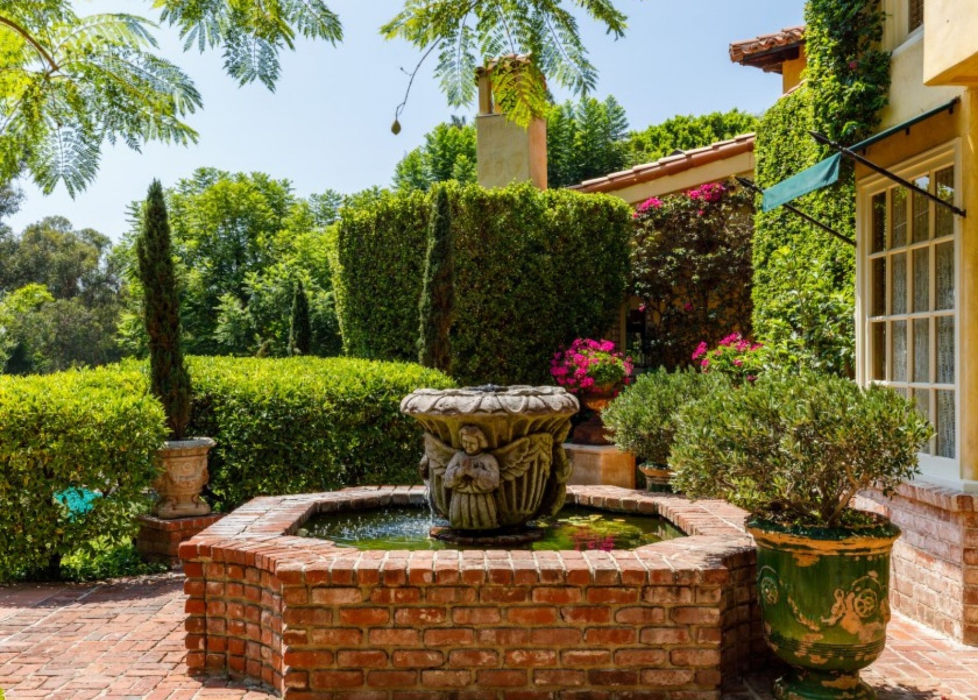 Priscilla_Presley_home_fountain-1.jpg