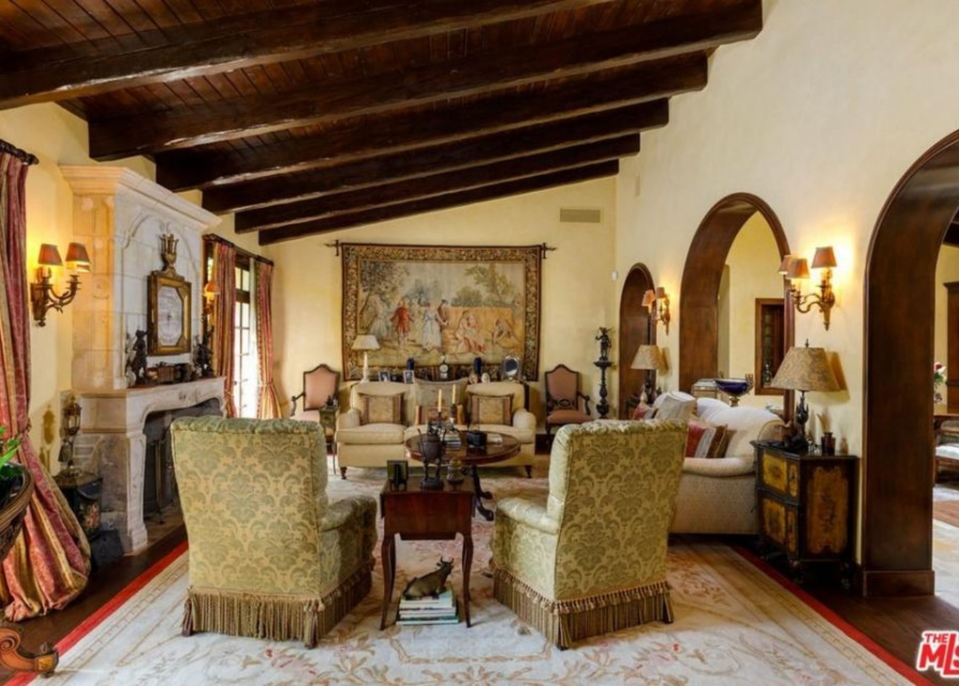 Priscilla_Presley_home_living_room-1.jpg