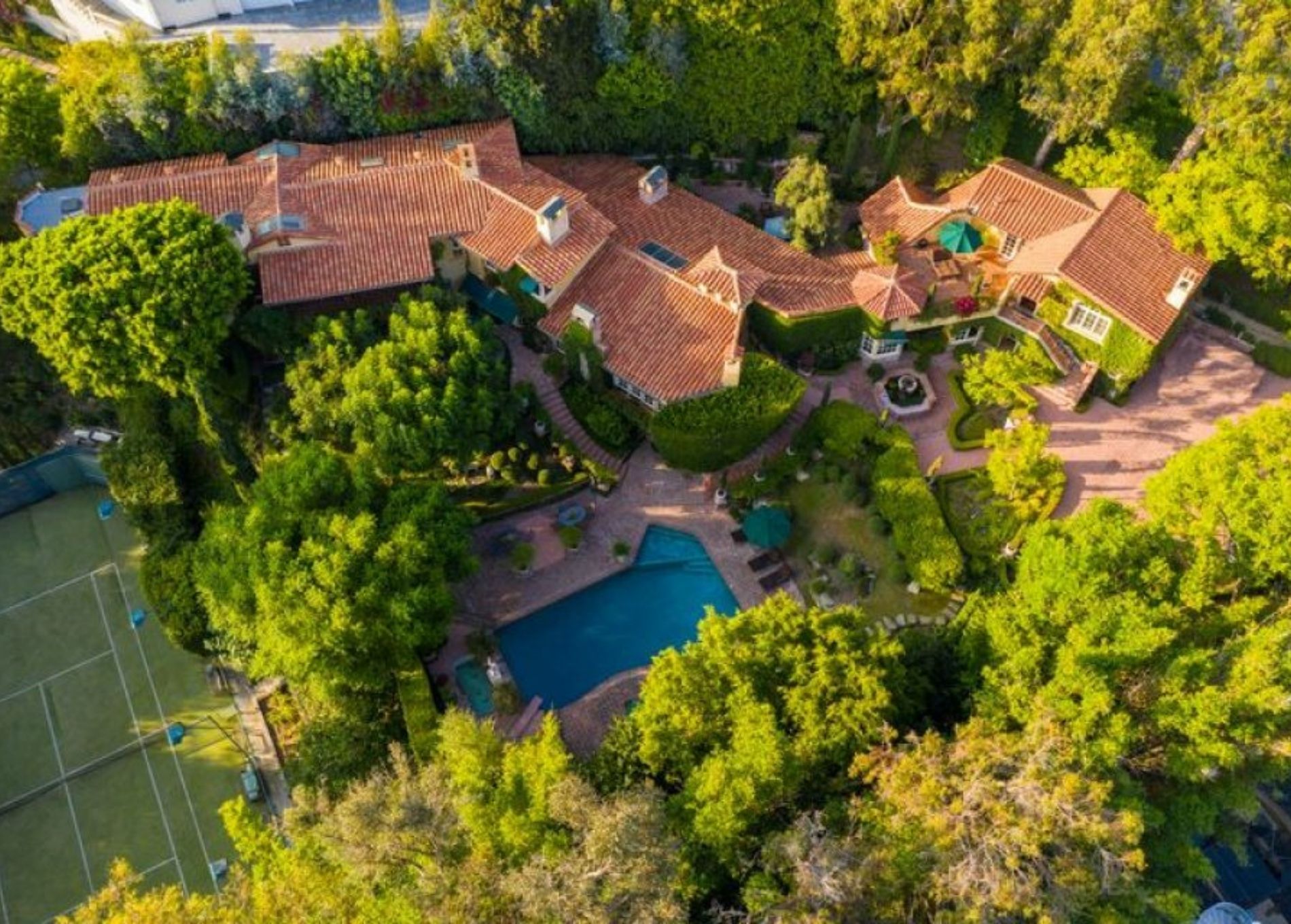Priscilla_Presley_home_overhead-1.jpg Priscilla_Presley_home_overhead-1.jpg