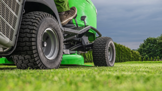 Riding lawnmower