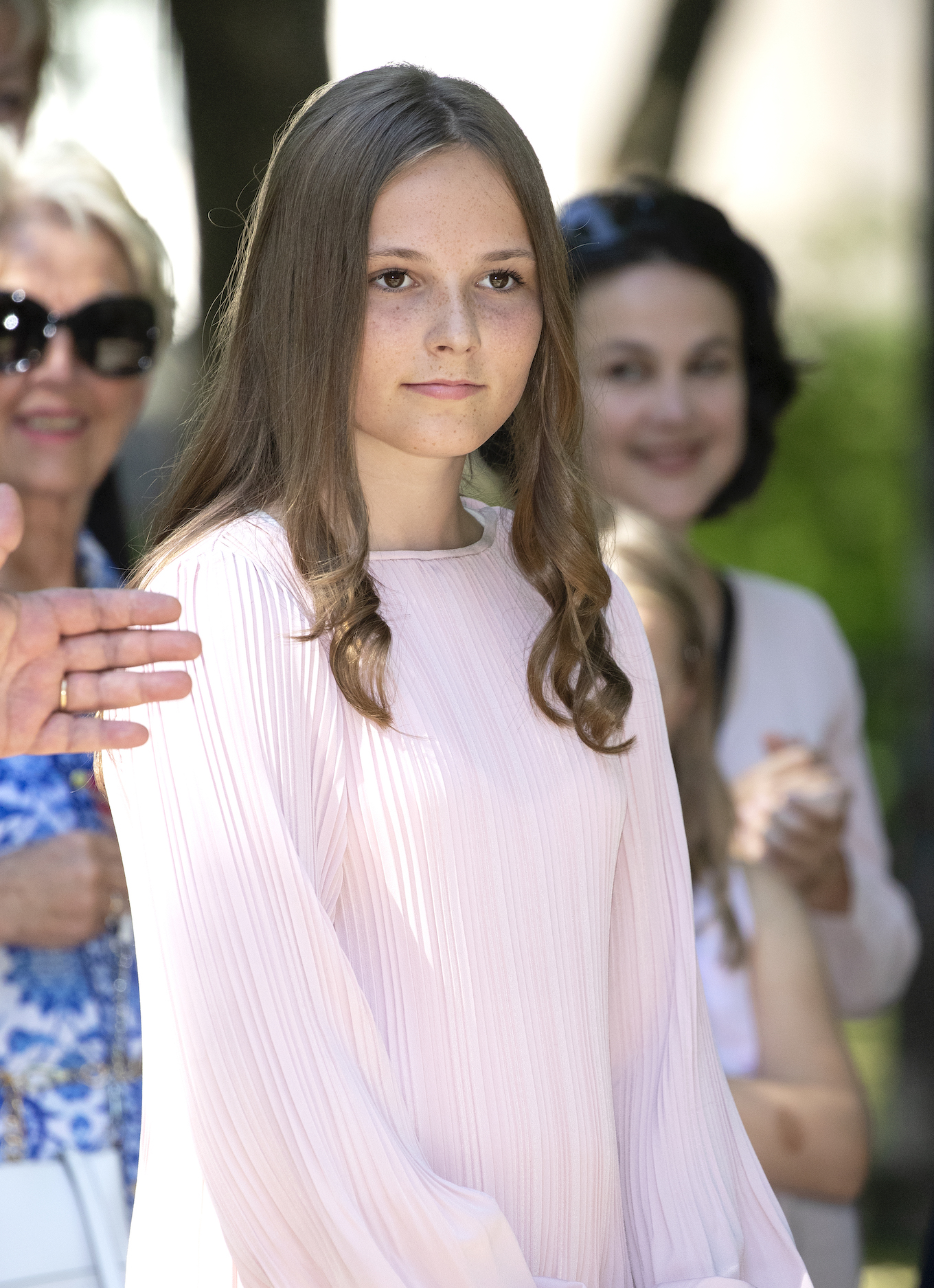 Queen Sonja and Princess Ingrid Alexandra Sculpture are unveiling sculptures.