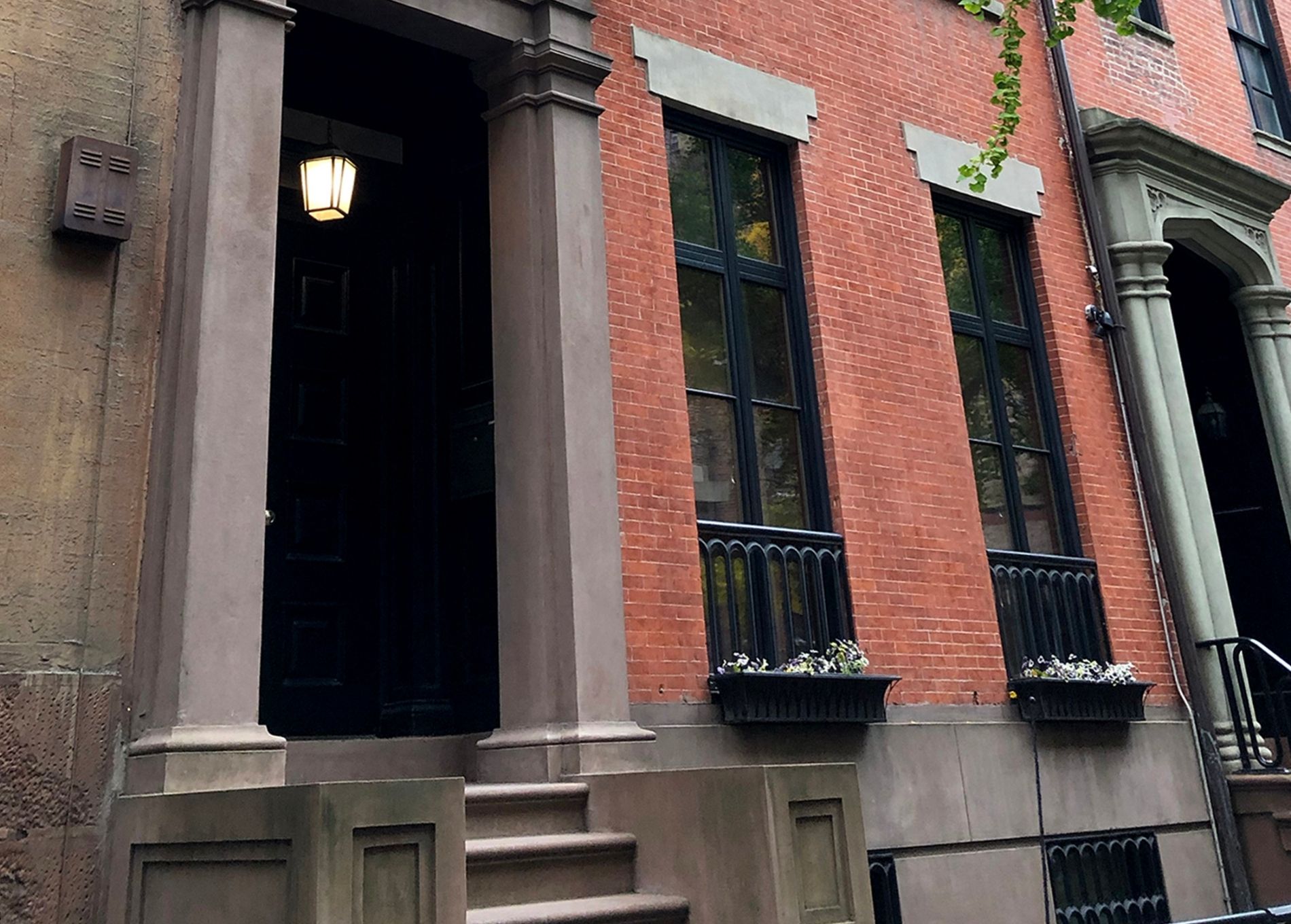 Sarah_Jessica_Parker_home_front_door.jpg