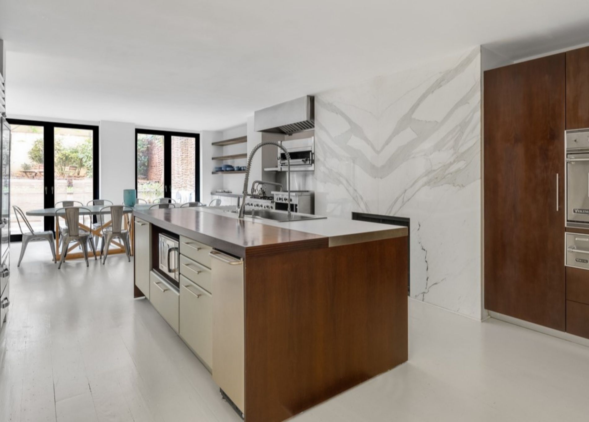 Sarah_Jessica_Parker_home_kitchen.jpg