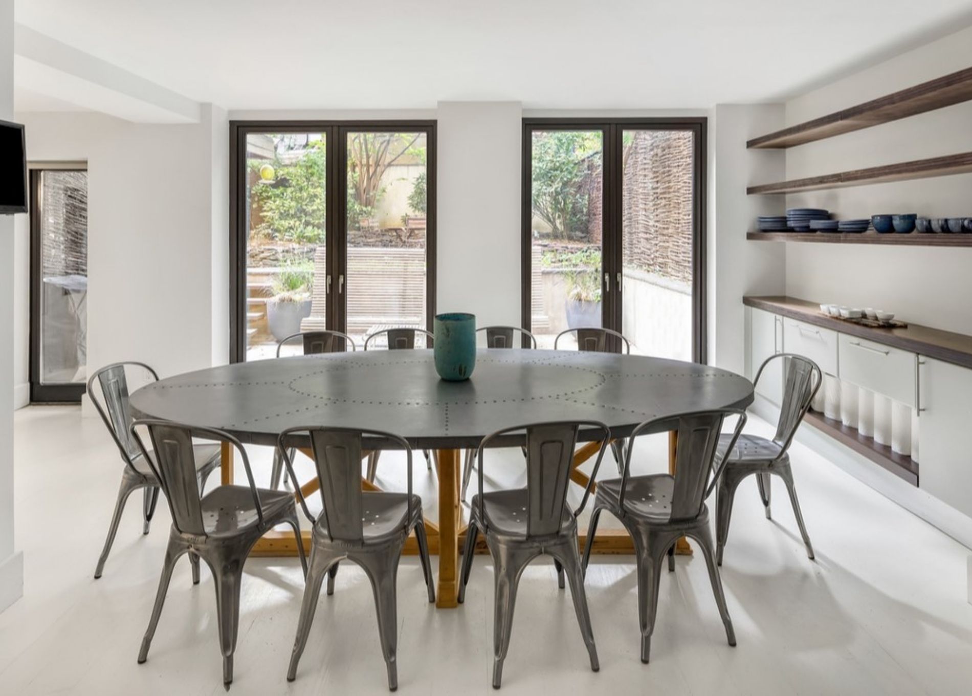 Sarah_Jessica_Parker_home_kitchen_table.jpg