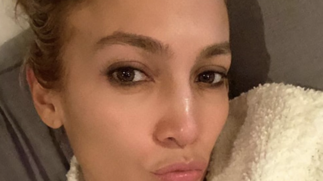 jennifer lopez selfie