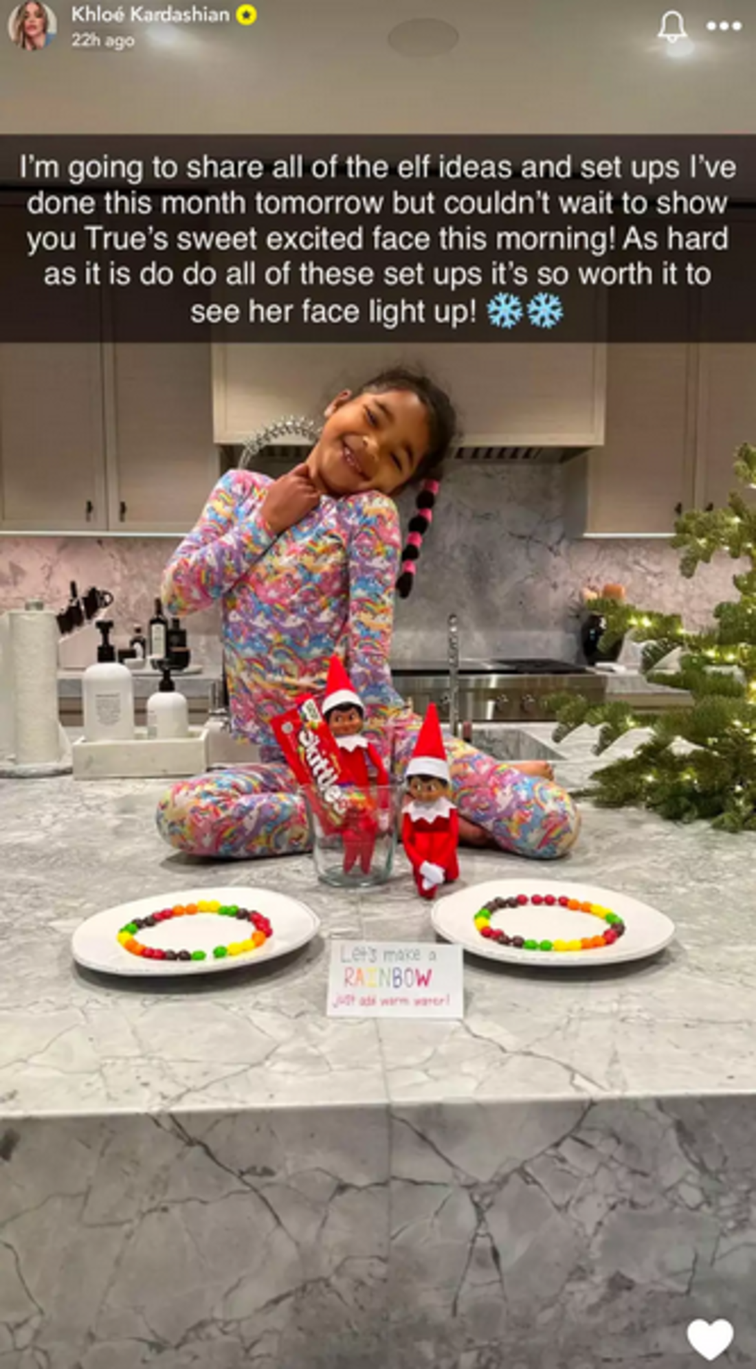Screenshot_2023-12-22_at_12-37-08_Khloe-Kardashian-elf-on-a-shelf-122123-2-8f9f03ccf3954ee79a223043f15130e8.jpg__WEBP_Image.png